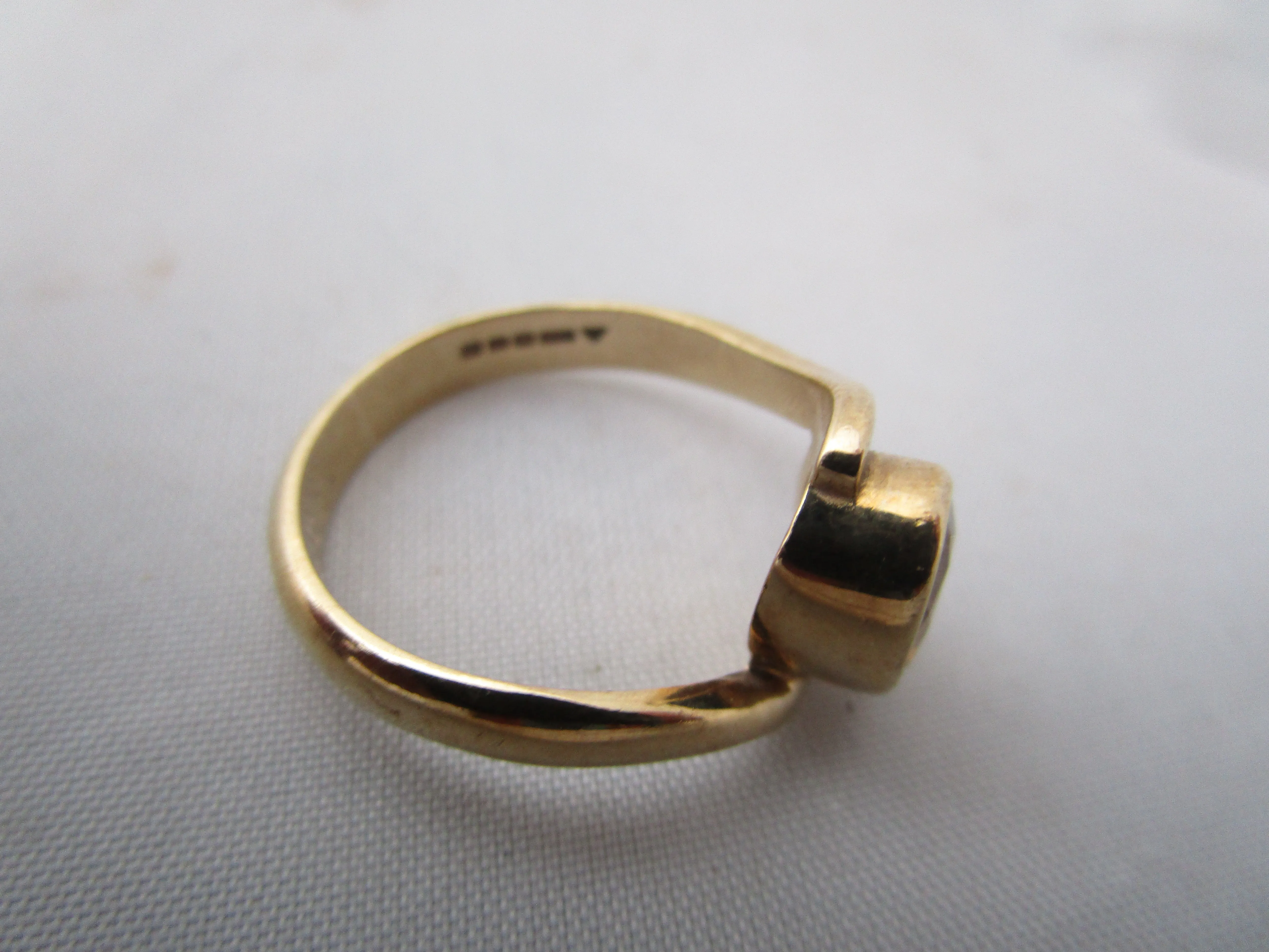 9K Yellow Gold And Citrine Twist Ring Sheffield 2001