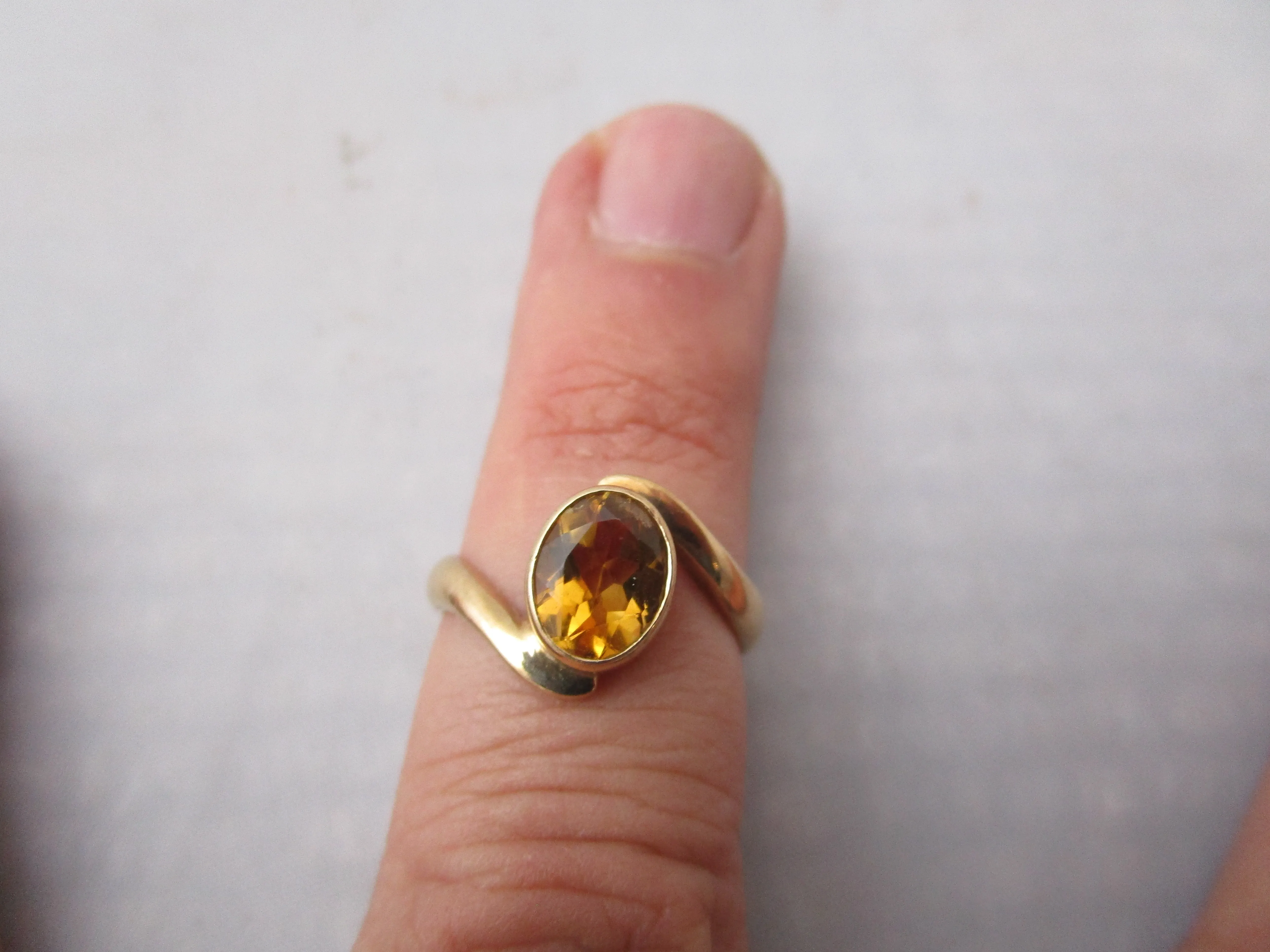 9K Yellow Gold And Citrine Twist Ring Sheffield 2001