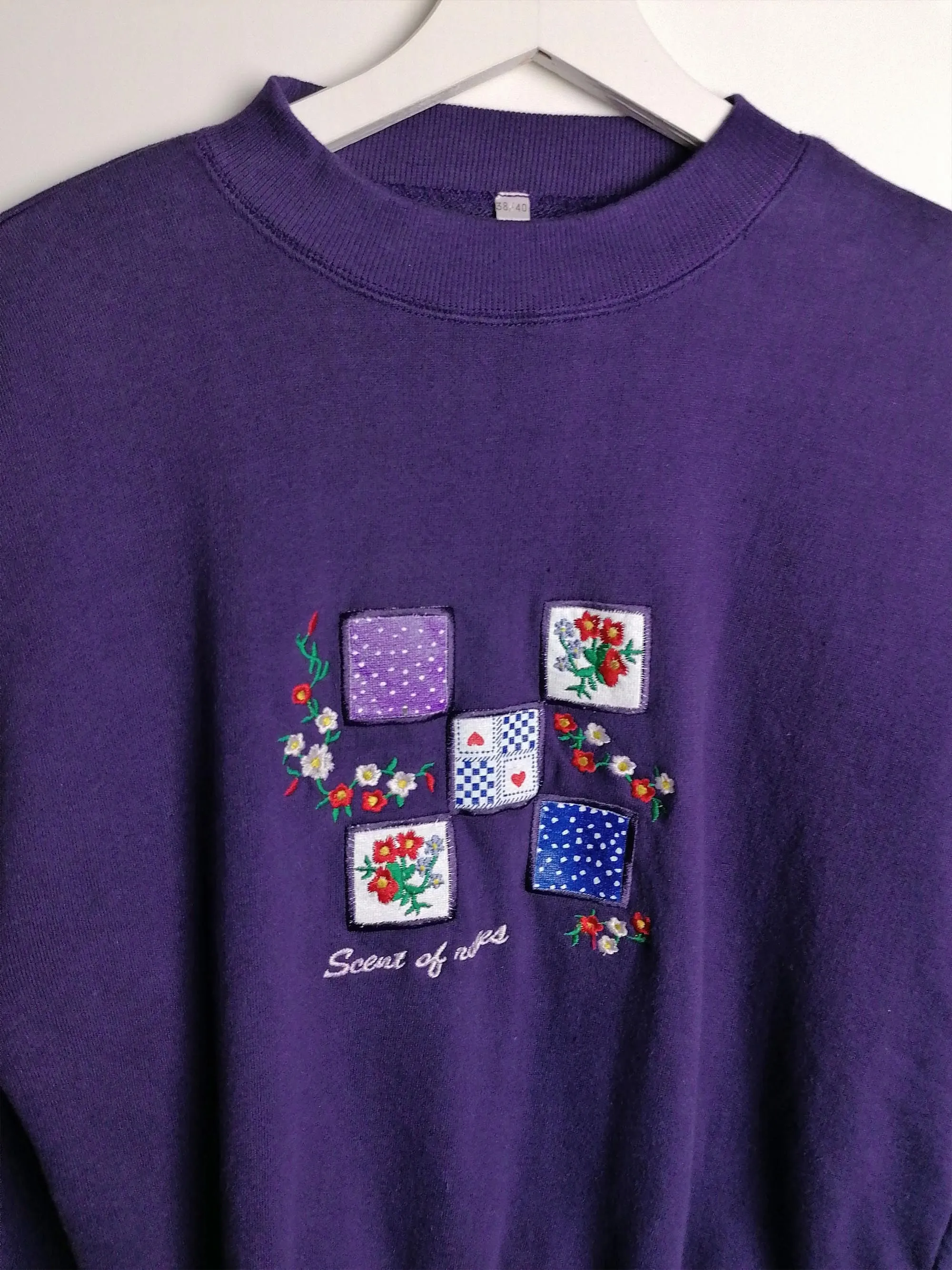 Retro Purple Sweatshirt Embroidery Flowers - size S