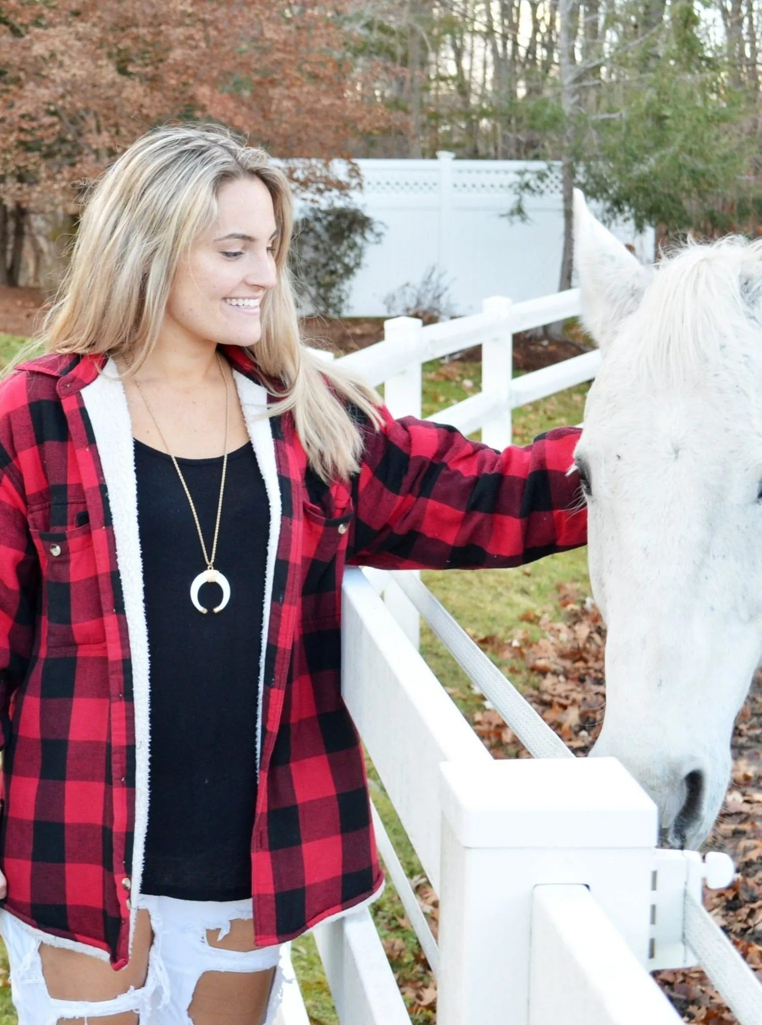 Stay Wild Necklace White