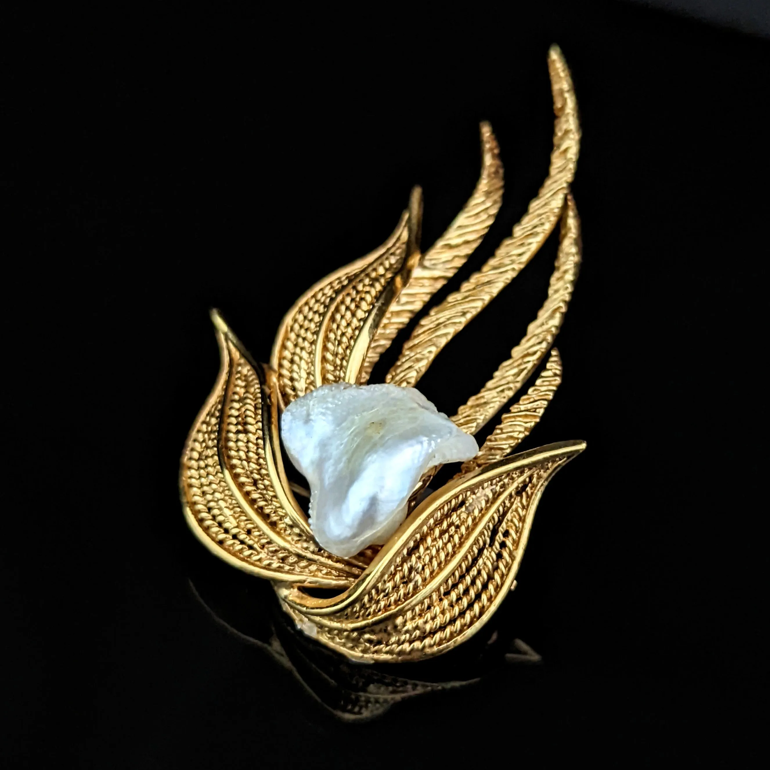 The Princeton - Vintage Baroque Pearl 14k Gold Brooch 1960s